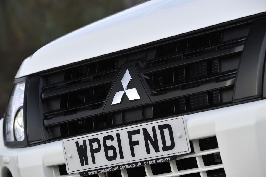  Mitsubishi Shogun Black 2012 года  (UK) (фото 42 из 85)